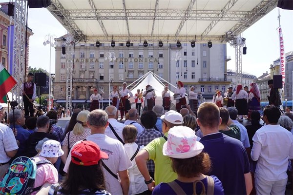 GDCK Zagreb: Spontani nastup na Međunarodnoj smotri folklora 